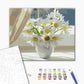 Chamomiles dans un vase blanc sur la fenêtre - Peinture par numéro