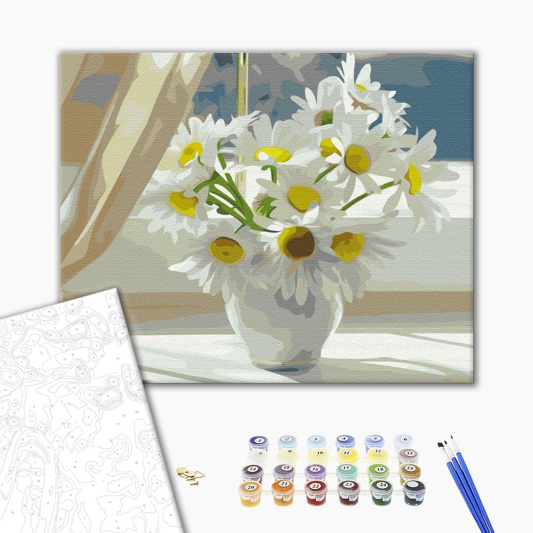 Chamomiles dans un vase blanc sur la fenêtre - Peinture par numéro